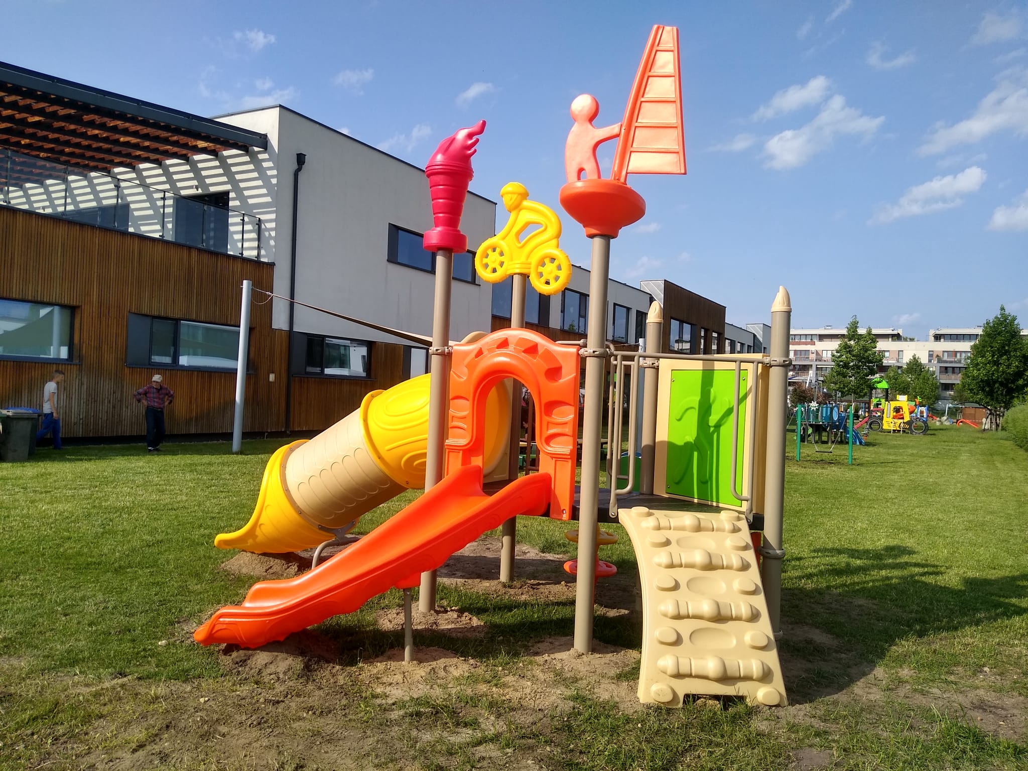 Wspaniała zabawa i czas spędzony z rówieśnikami na świeżym powietrzu.