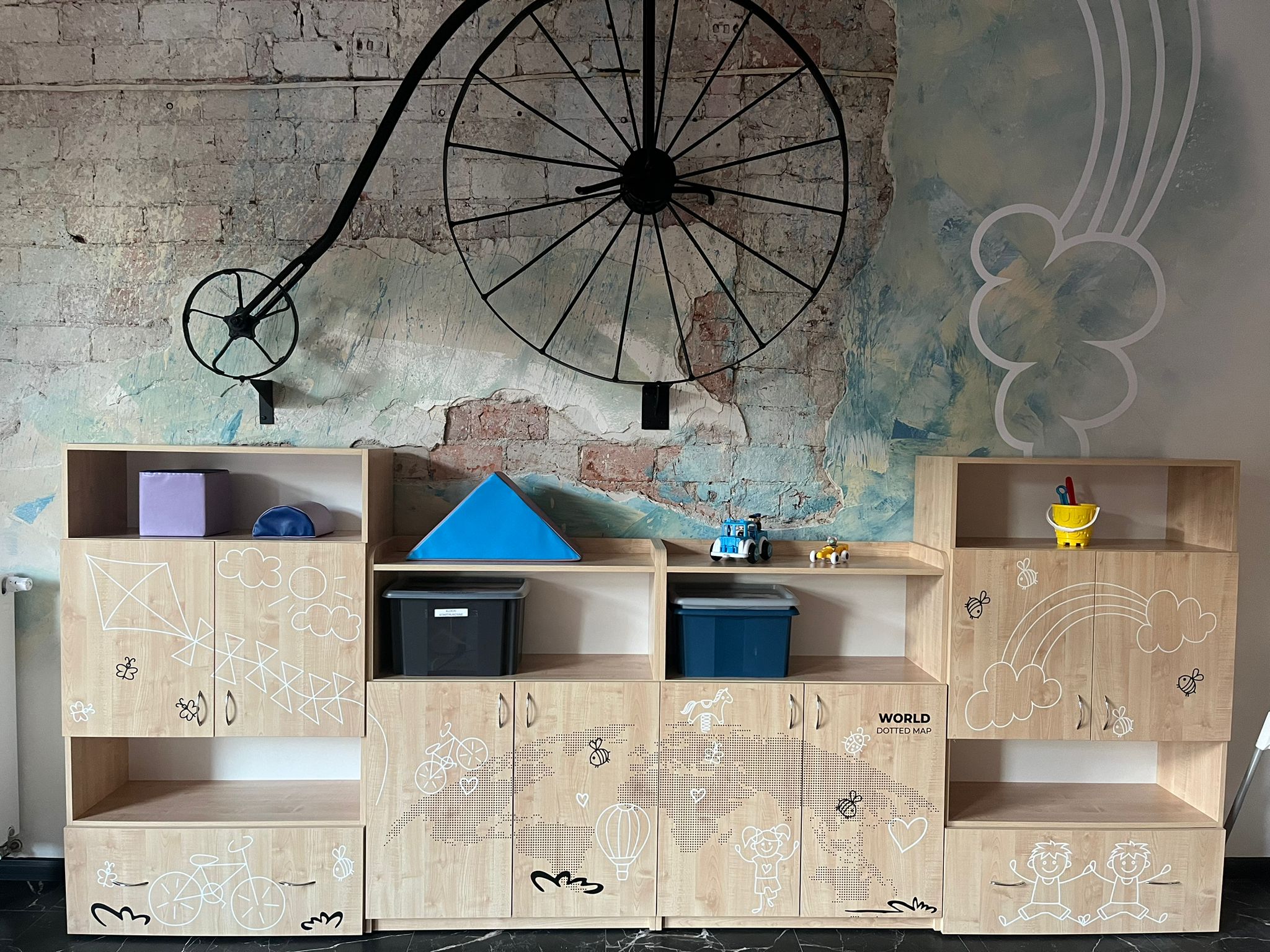 Dziś na półmetku wakacji chcemy przypomnieć o naszych cudownych meblach.