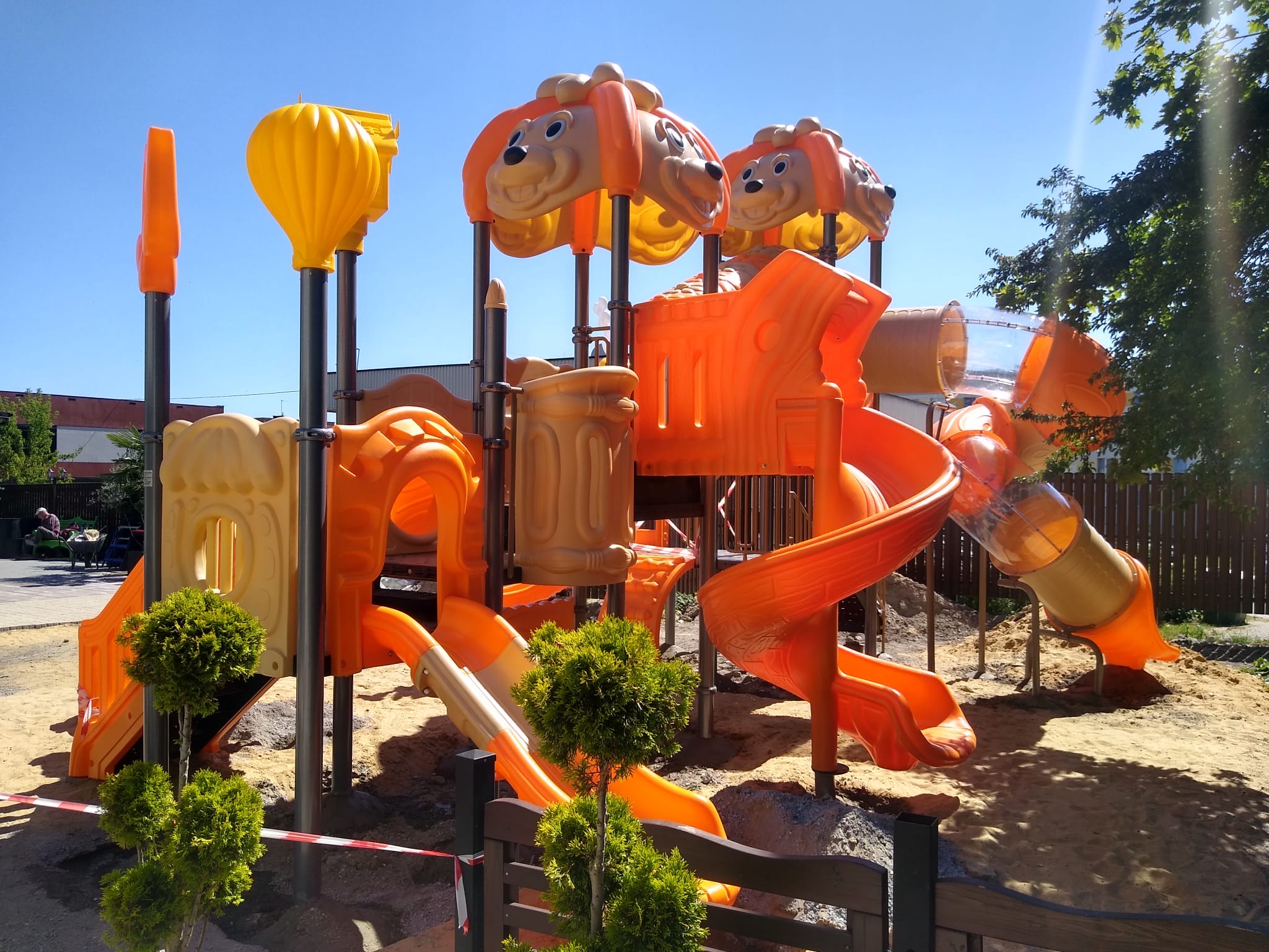 Teraz zabawa z rówieśnikami będzie wspaniałym czasem na świeżym powietrzu.