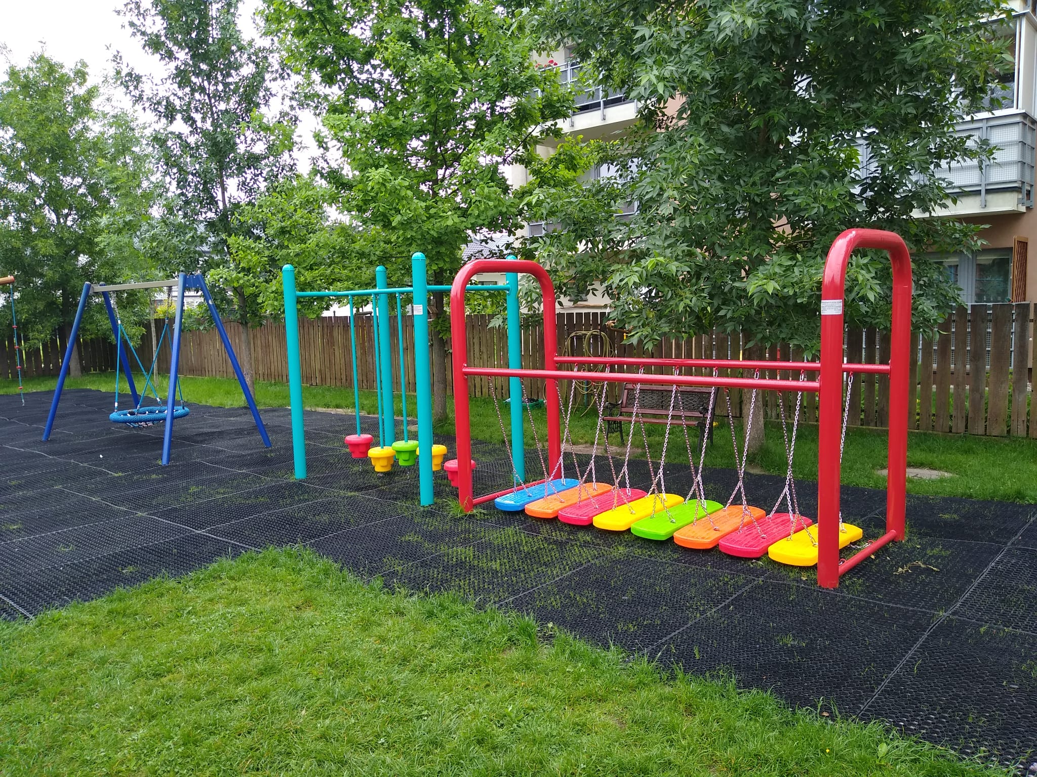 Przejścia, czyli dodatki na plac zabaw, które poprawią sprawność fizyczną i koordynację ruchową dzieci