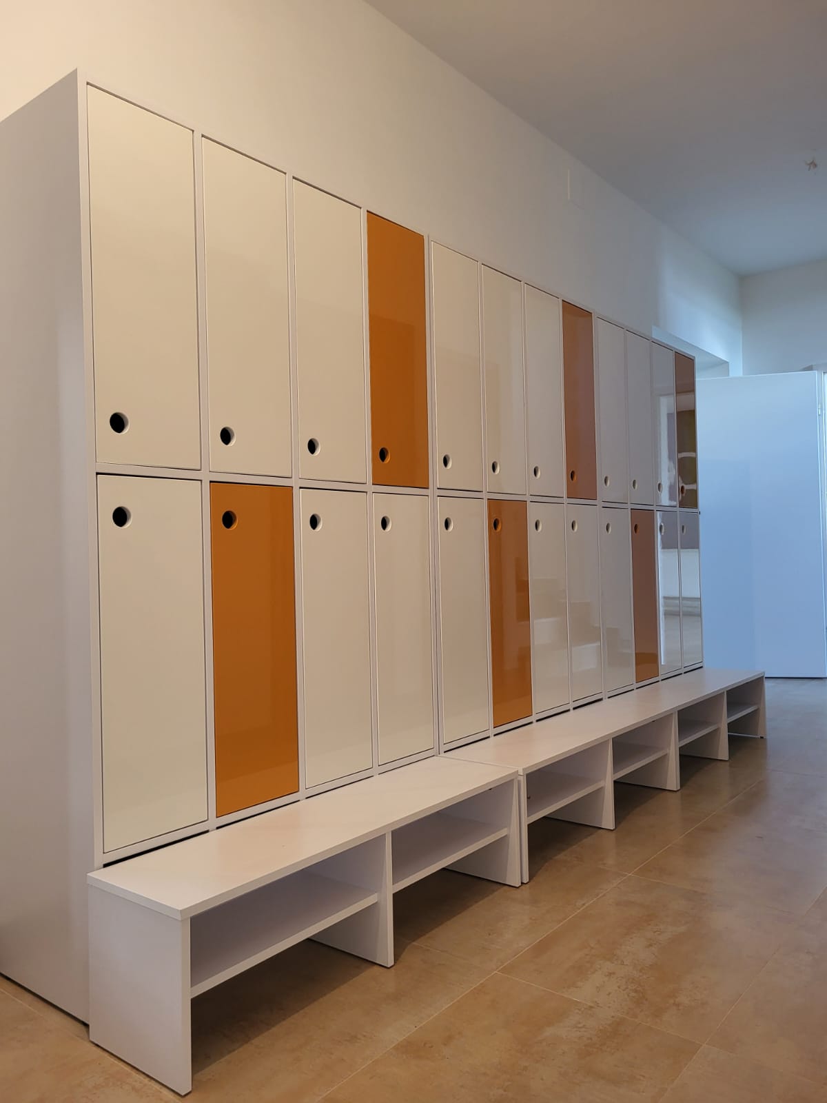 Nasze meble są wyjątkowe, solidne, wytrzymałe i dowożone w całości do klienta, to wszystko co nas wyróżnia.